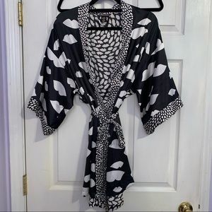 Victoria's Secret Short Satin Kimono Robe Black White Lip Print XS/S